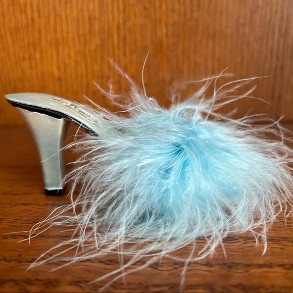 Nostalgia Blue Feather Sandal Figurine - Picture 2 of 5